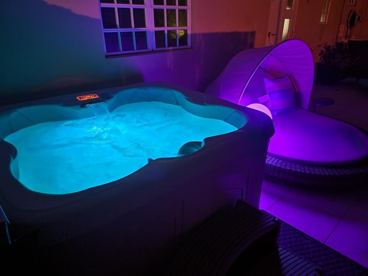 Luxury Retreat With Private Jacuzzi And Mountain Views Free Parking Ponce Exterior foto