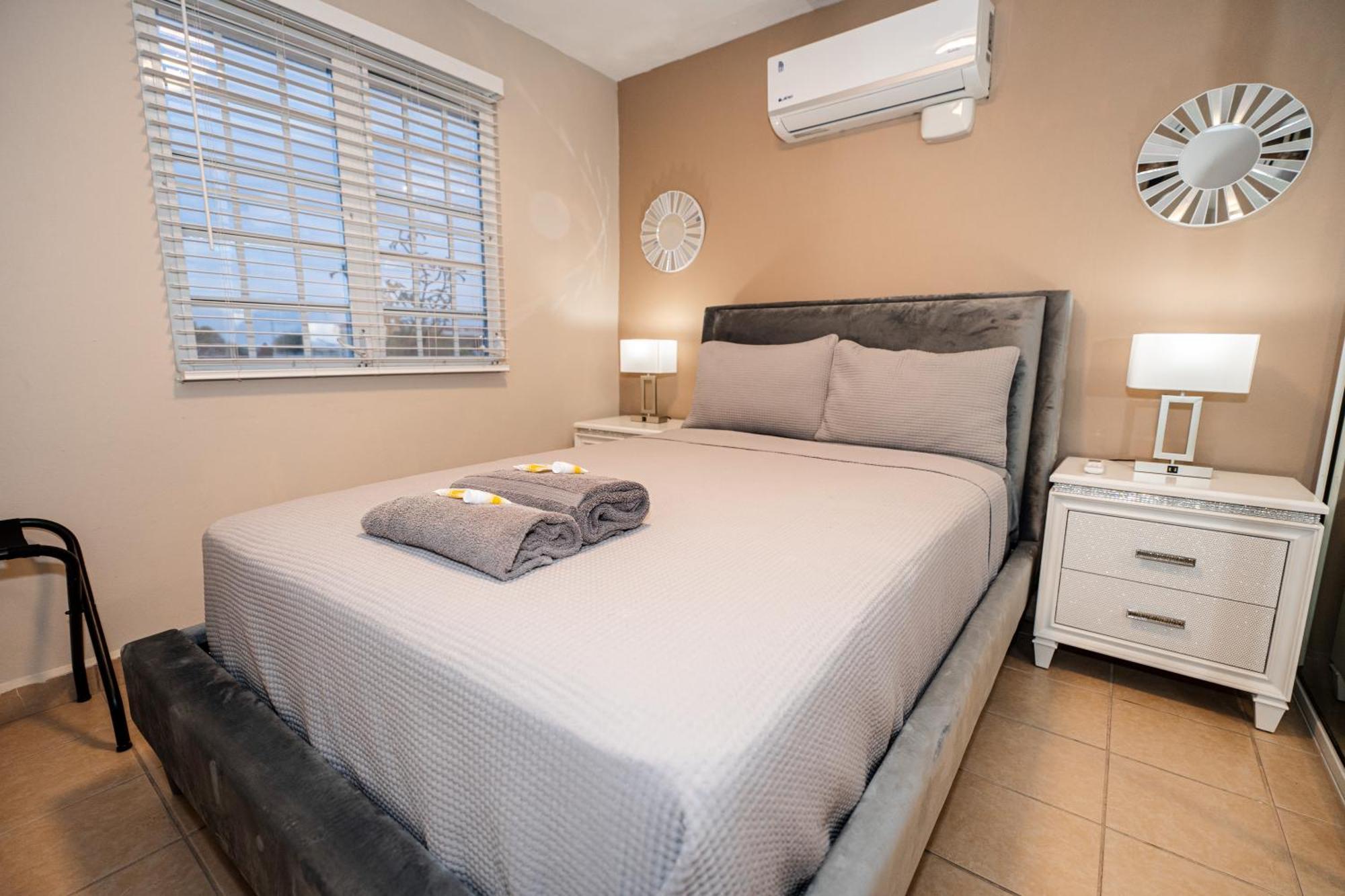Luxury Retreat With Private Jacuzzi And Mountain Views Free Parking Ponce Exterior foto