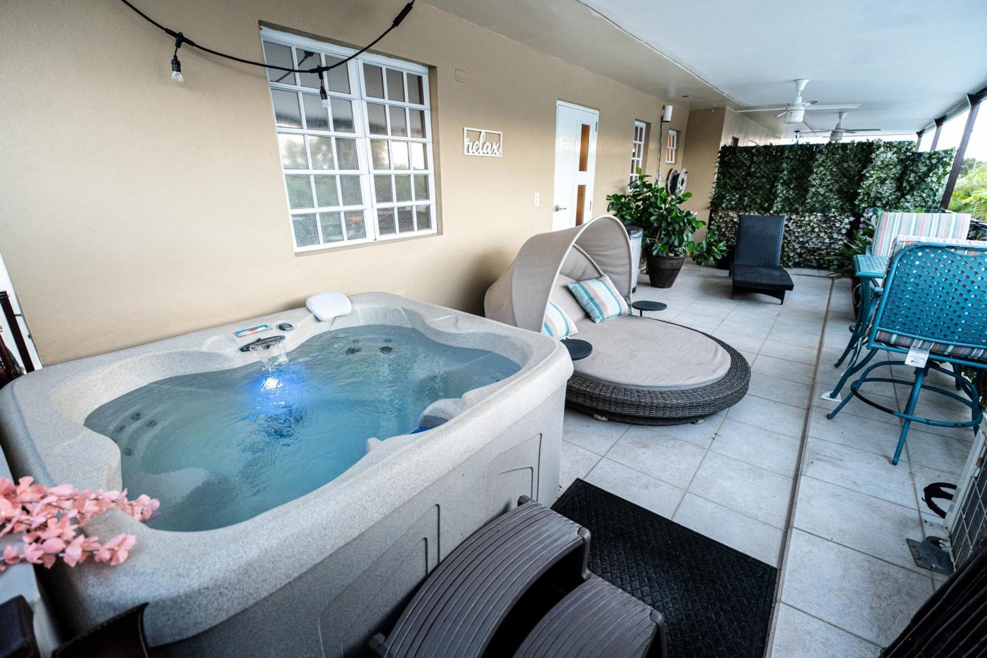 Luxury Retreat With Private Jacuzzi And Mountain Views Free Parking Ponce Exterior foto